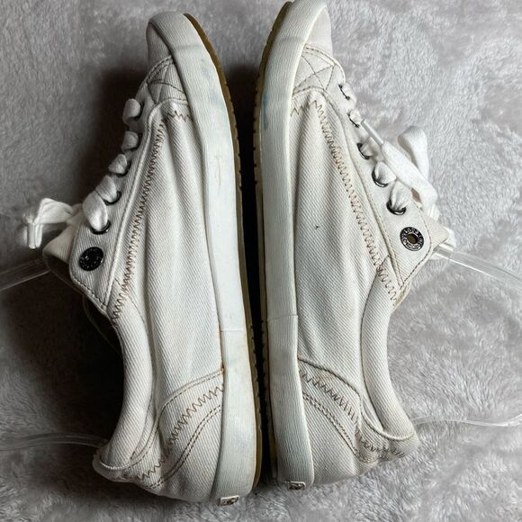 TAOS 8.5 White Canvas Sneaker - Picture 5 of 12